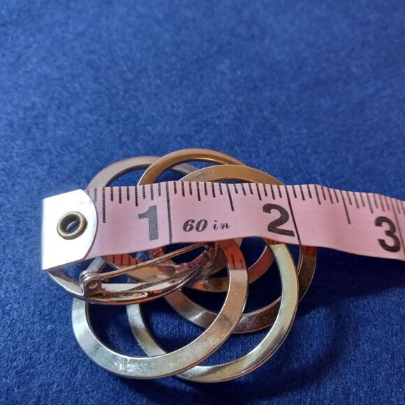 Vintage Silver Tone Smooth/Textured Metal Multiple Circle Design Brooch - Picture 4 of 4